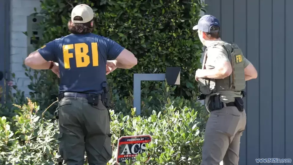 事关加州山火，FBI到“蝙蝠侠”家中寻求匡助